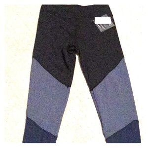 Size Medium trim color leggings